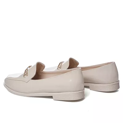 Mocassins en Vernies à Détail Métallique Doré – Élégance & Confort