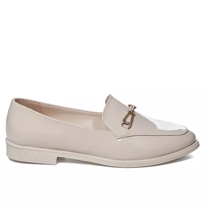 Mocassins en Vernies à Détail Métallique Doré – Élégance & Confort