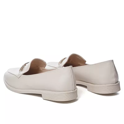 Mocassins en Vernies à Détail Métallique Doré – Élégance & Confort