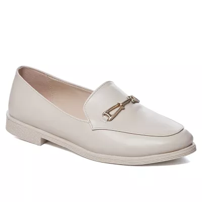 Mocassins en Vernies à Détail Métallique Doré – Élégance & Confort