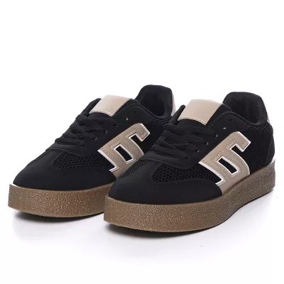 Sneakers Noires à Détail Beige et Semelle Texturée | Confort & Style