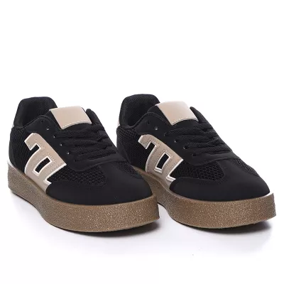 Sneakers Noires à Détail Beige et Semelle Texturée | Confort & Style
