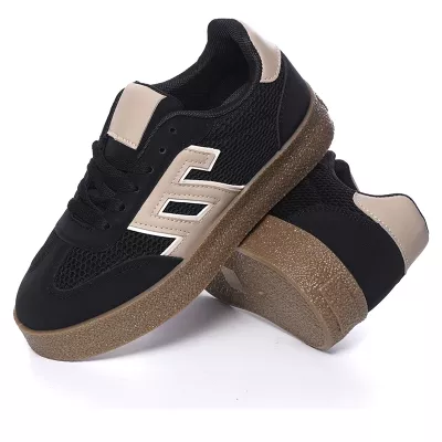 Sneakers Noires à Détail Beige et Semelle Texturée | Confort & Style