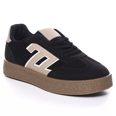 Sneakers Noires à Détail Beige et Semelle Texturée | Confort & Style